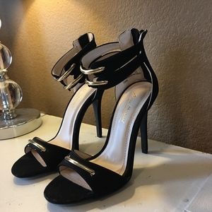 Black & Gold High Suede Heels 5.5 NWOB